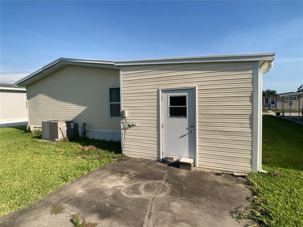 1710 7th Street Southwest, Unit 85 Ruskin, FL 33570 - Photo 27 of 28 a backyard of a house