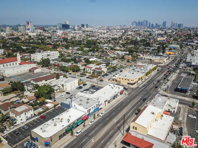 $2,500 | 4015 West Olympic Boulevard, Los Angeles, CA 90019