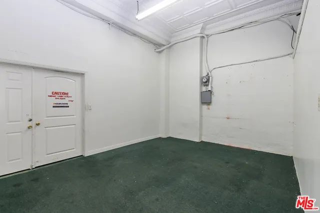 a view of a big room with an empty space