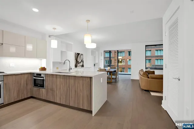 $1,398,000 | 9 Ave At Port Imperial, Unit 605, West New York, NJ 07093