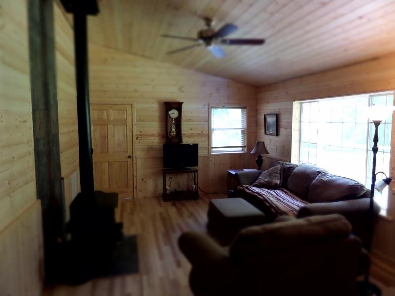 792 L Swafford Road Pikeville, TN 37367 - Photo 5 of 10 log cabin 2013-09-02 004 (800x600)