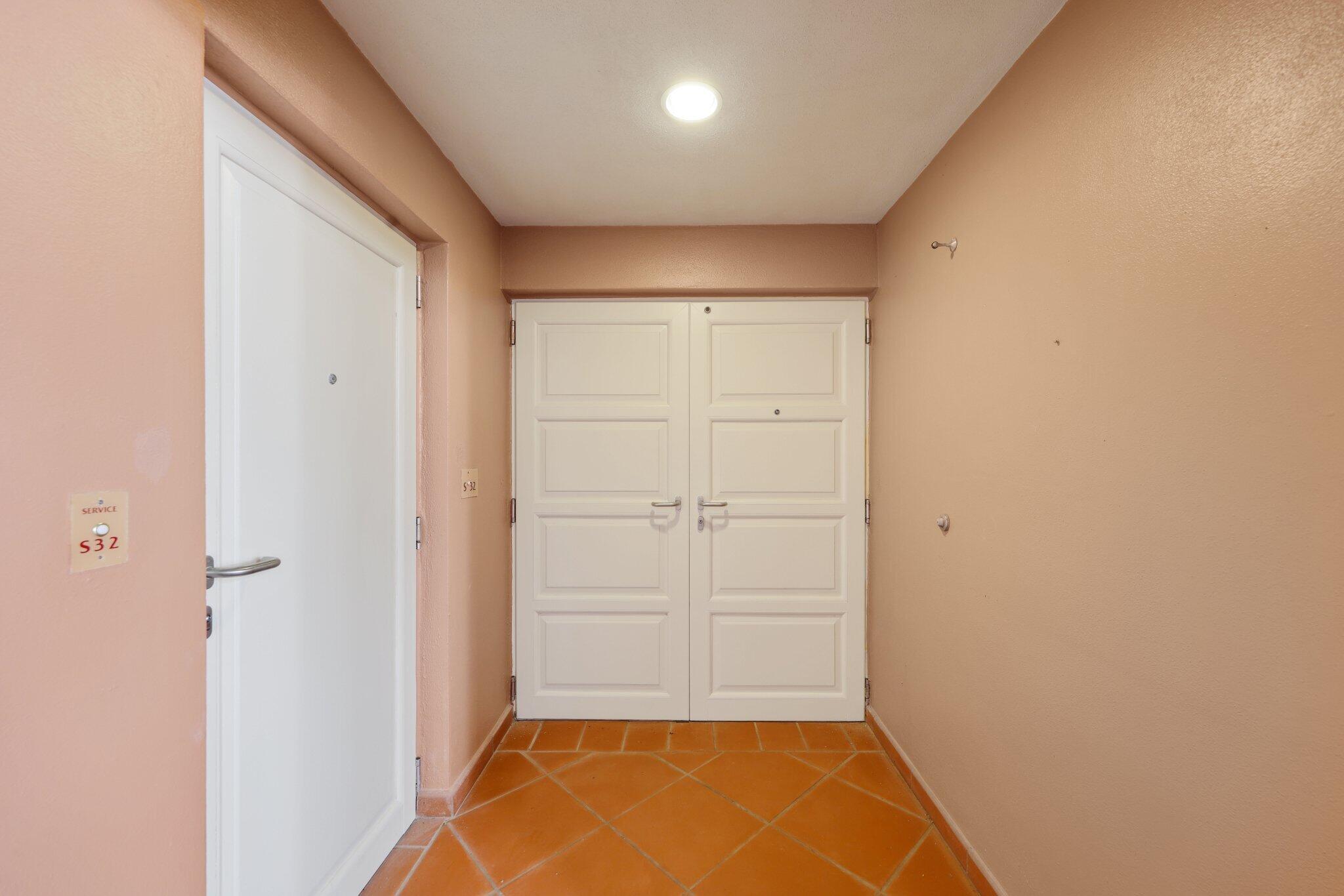 2 North Breakers Row, Unit S32 Palm Beach, FL 33480 - Photo 12 of 77 a view of room