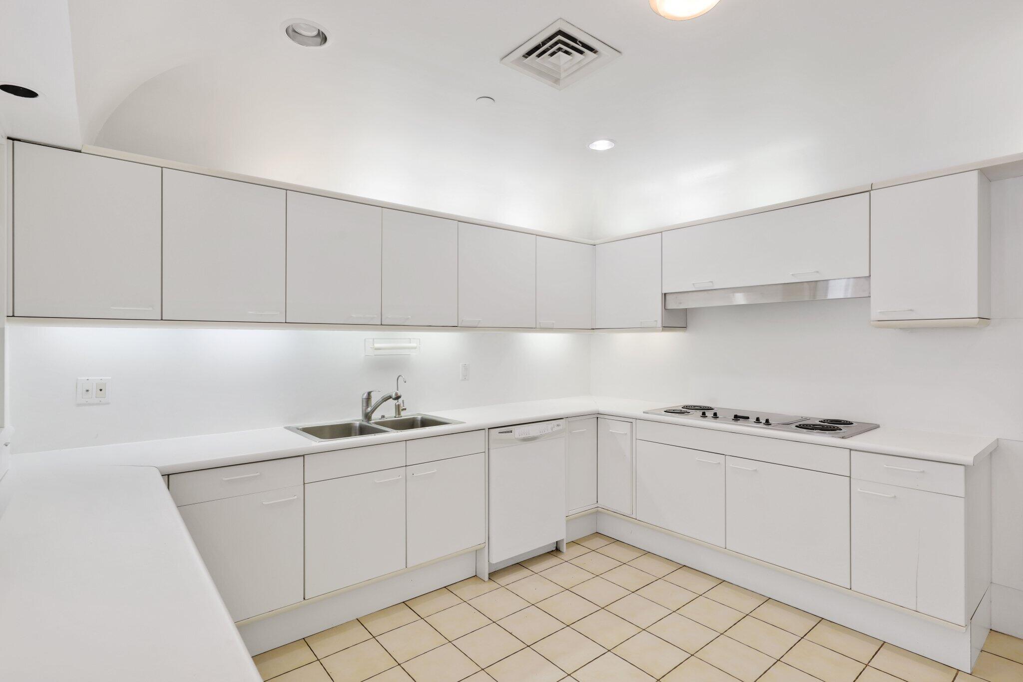 2 North Breakers Row, Unit S32 Palm Beach, FL 33480 - Photo 30 of 77 2 North Breakers Row S-32, Palm Beach