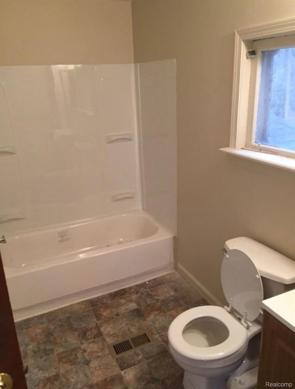 175 Hull Street Coldwater, MI 49036 - Photo 5 of 9 Gallery Image 5