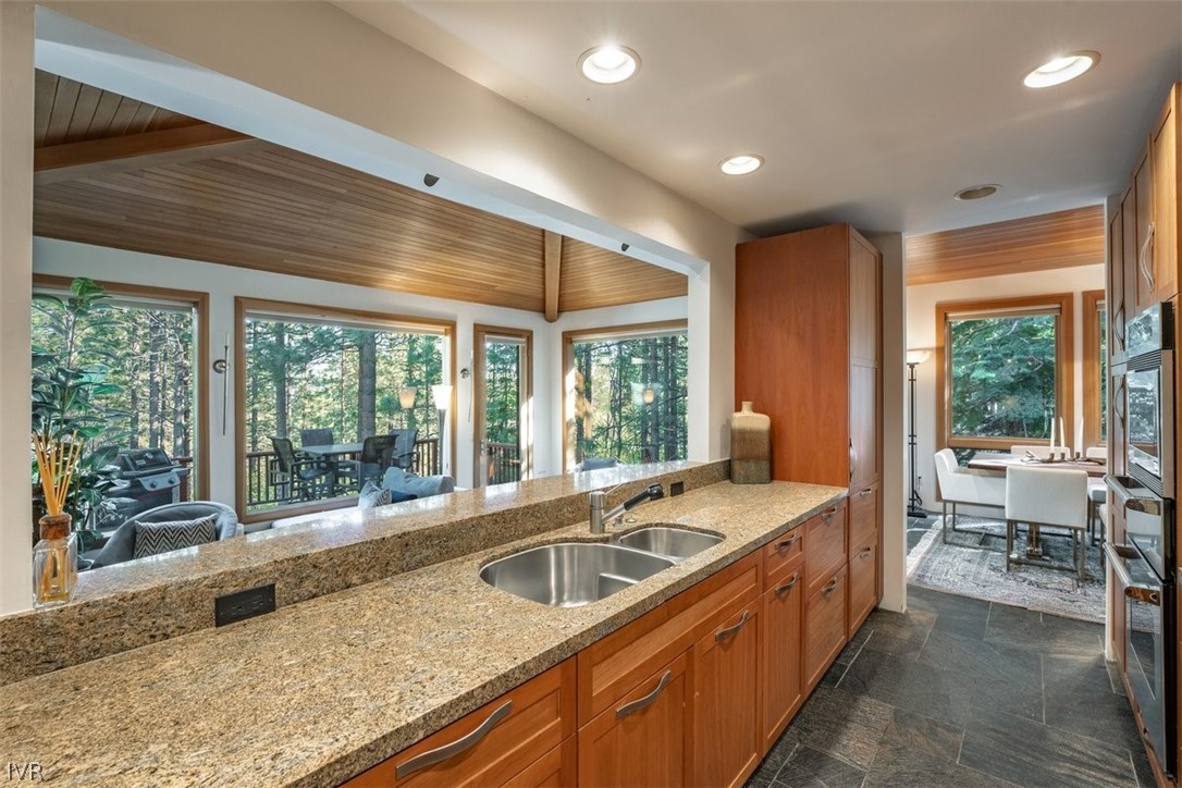 685 Wilson Way, Unit 4 Incline Village, NV 89451 - Photo 6 of 41
