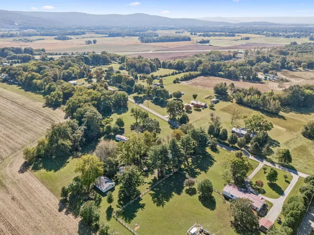 $375,000 | 296 Penile Drive, Decherd, TN 37324