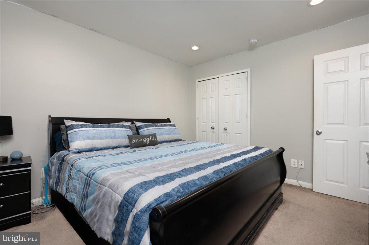 967 Southridge Road Catonsville, MD 21228 - Photo 20 of 33 Owners Bedroom King Size Bed