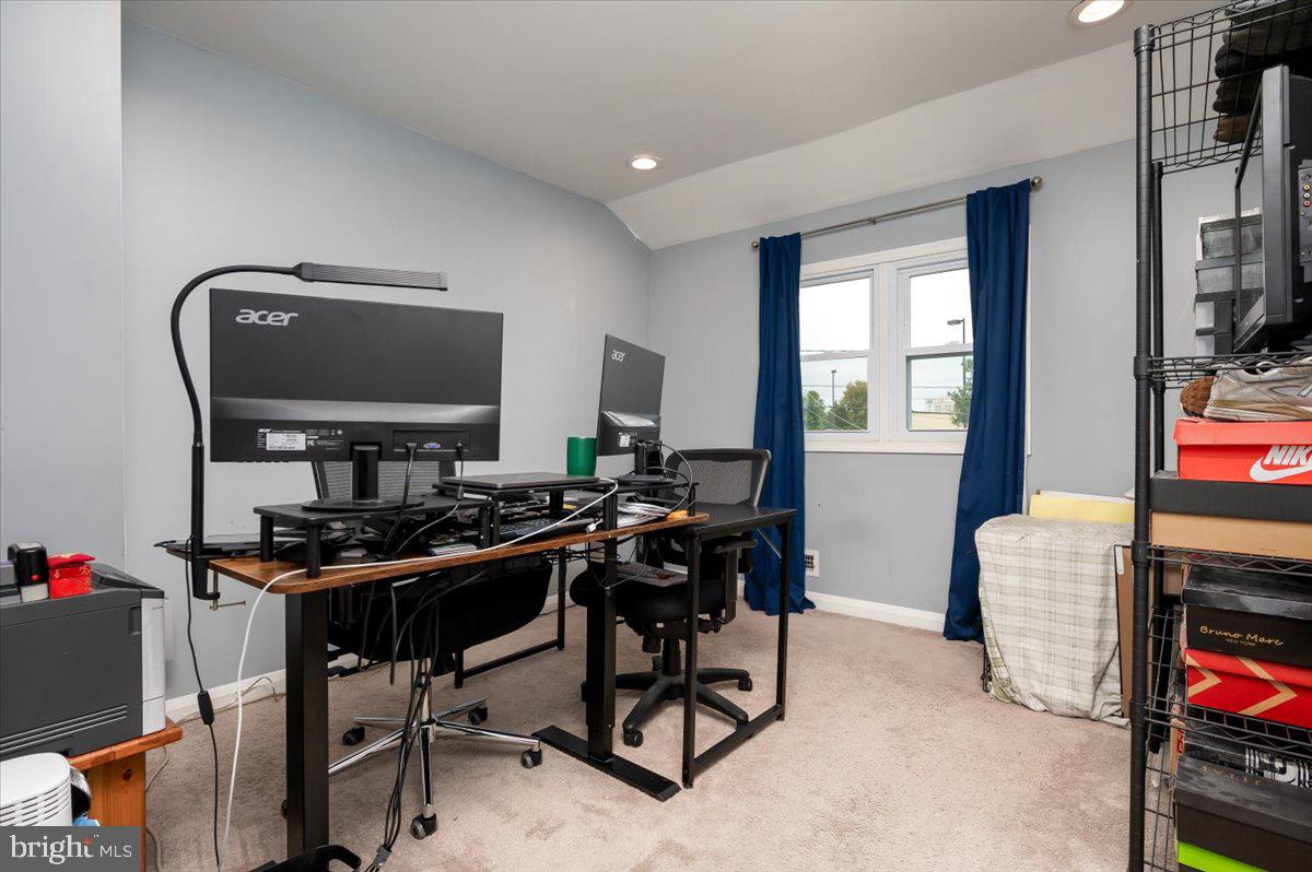 967 Southridge Road Catonsville, MD 21228 - Photo 23 of 33 2nd Bedroom used as office