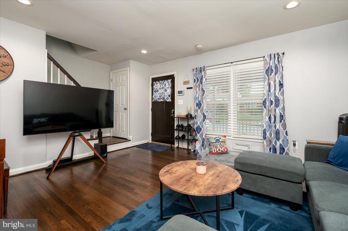 967 Southridge Road Catonsville, MD 21228 - Photo 7 of 33 Beautiful Hardwood Floors