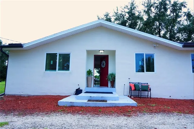 $3,200 | 931 20th Street Southeast, Naples, FL 34117