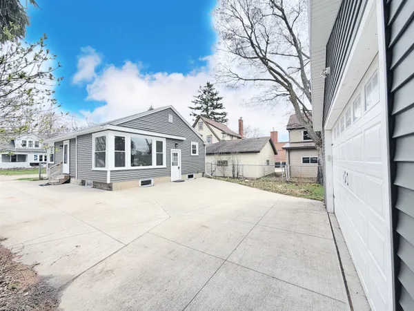 $249,900 | 225 East Circle Street, Appleton, WI 54911
