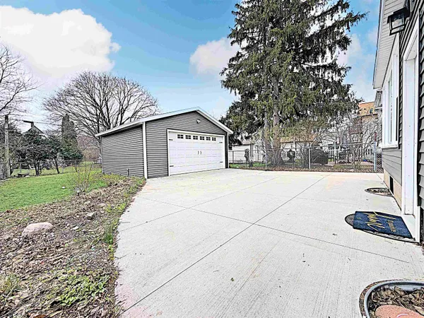 $249,900 | 225 East Circle Street, Appleton, WI 54911