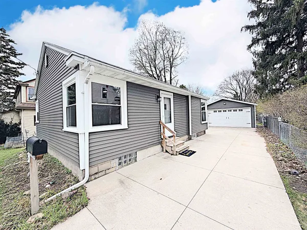$249,900 | 225 East Circle Street, Appleton, WI 54911