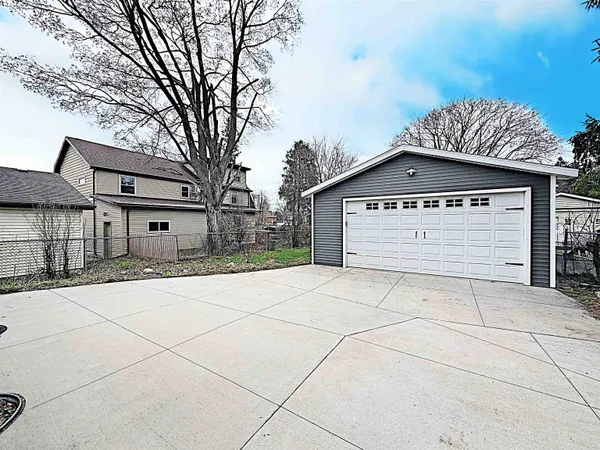 $249,900 | 225 East Circle Street, Appleton, WI 54911