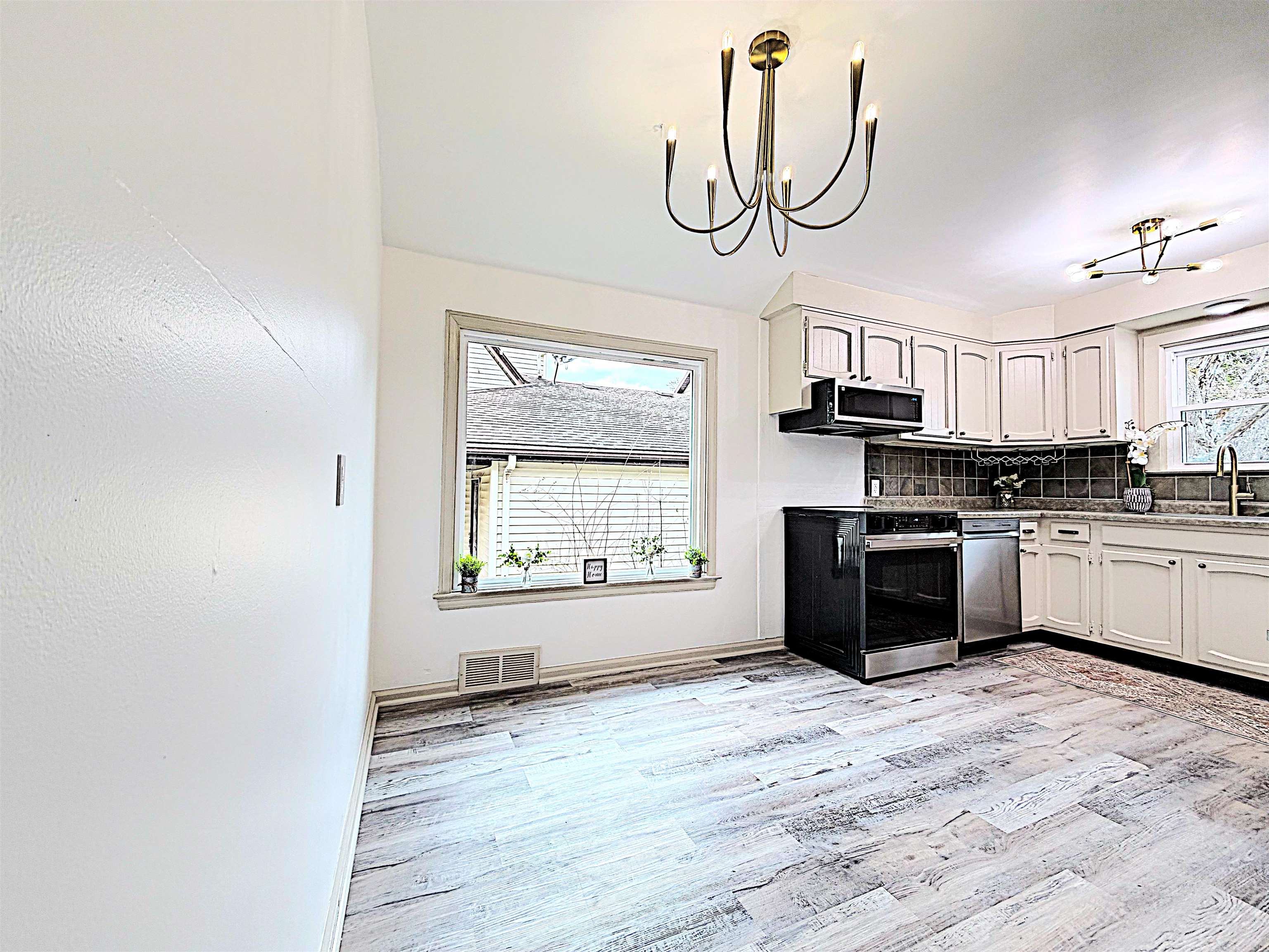 225 East Circle Street Appleton, WI 54911 - Photo 5 of 24