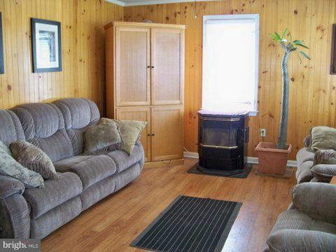 6150 Drum Point Road Deale, MD 20751 - Photo 19 of 24 Living Room
