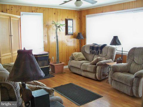 6150 Drum Point Road Deale, MD 20751 - Photo 20 of 24 Living Room