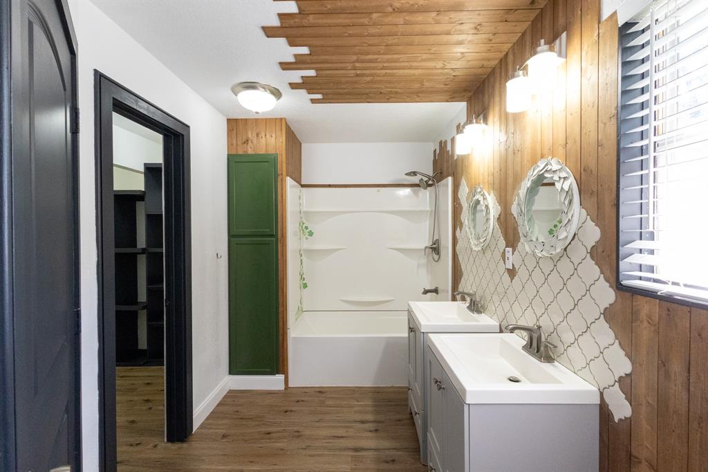 536 Cavin Lane Axtell, TX 76624 - Photo 25 of 40 a bathroom with a sink a toilet and shower