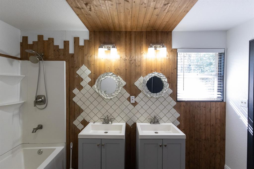 536 Cavin Lane Axtell, TX 76624 - Photo 27 of 40 a bathroom with a sink and a mirror