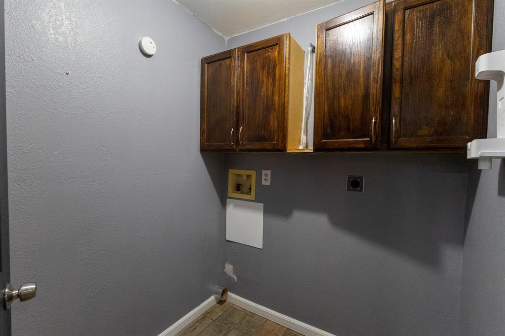 536 Cavin Lane Axtell, TX 76624 - Photo 34 of 40 a view of cupboard