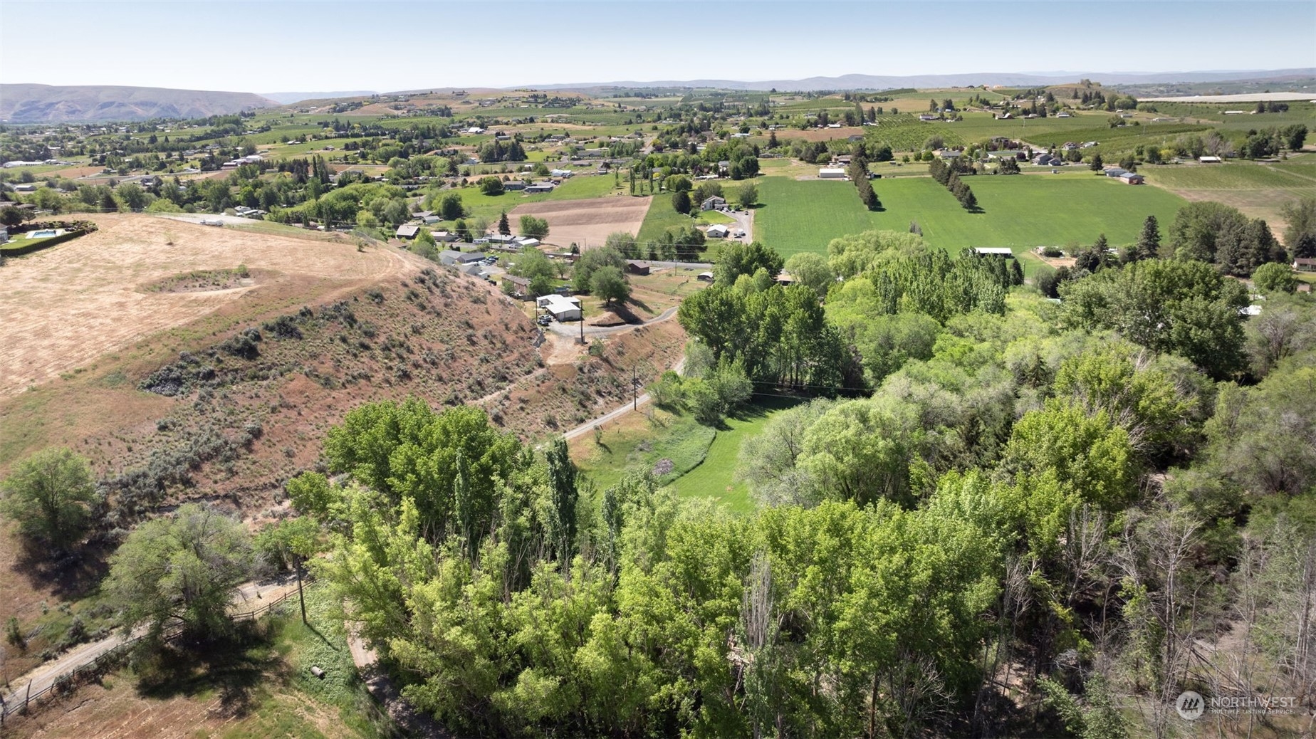 0 Collins Road Selah, WA 98942 - Photo 5 of 14 a view of a city with mountains