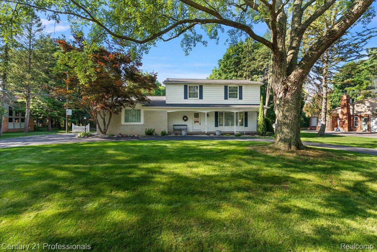 633 Foxhall Road Bloomfield Hills, MI 48304 - Photo 8 of 61 Two-story residence featuring white siding and dark shutters