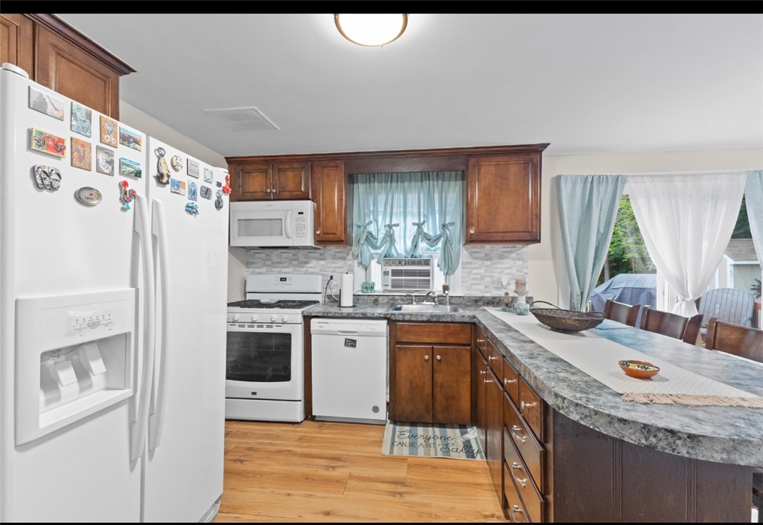 51 Mellon Road Warwick, RI 02889 - Photo 3 of 33 Gallery Image 3