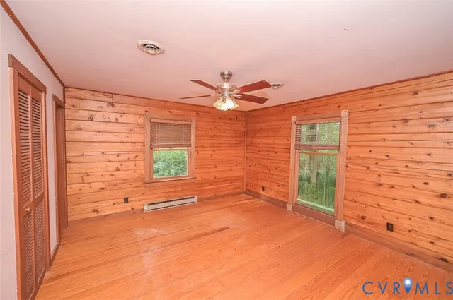 a view of a livingroom with a ceiling fan and a window