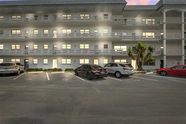 $195,000 | 3018 59th Street South, Unit 405, Gulfport, FL 33707