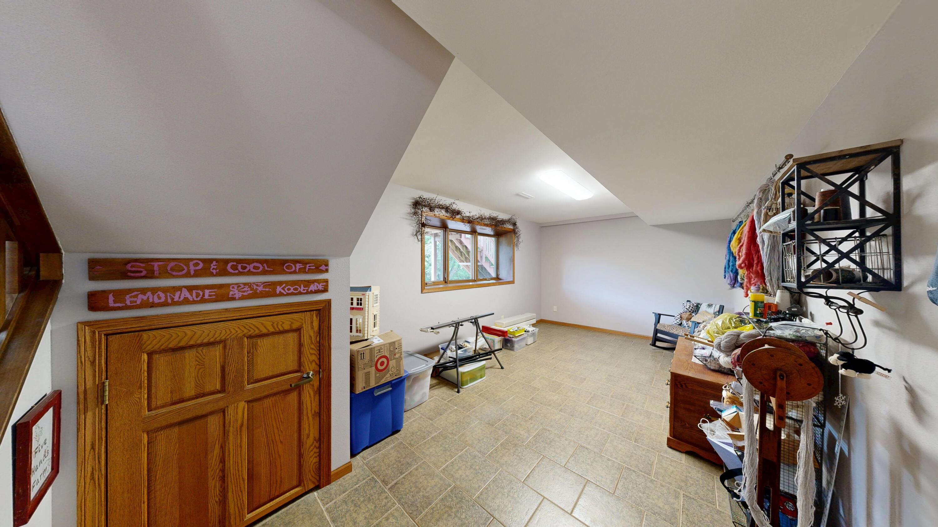 580 Skunk Hollow Road La Crescent, MN 55947 - Photo 44 of 83 Family Room
