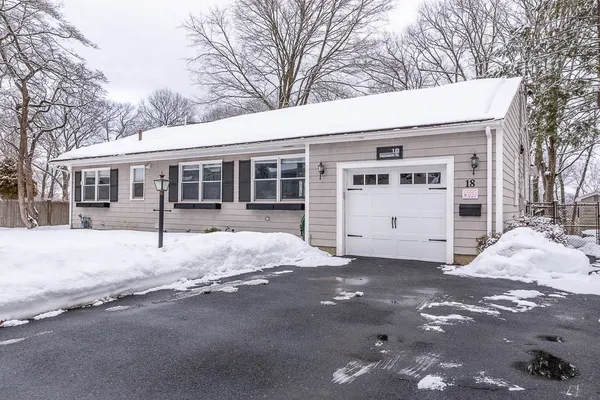 a view of a house with a yard and garage