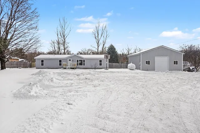 $249,900 | 5900 East 36th Street, White Cloud, MI 49349