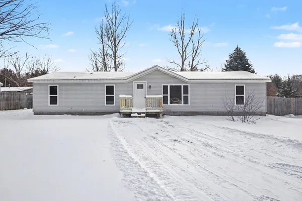 $249,900 | 5900 East 36th Street, White Cloud, MI 49349