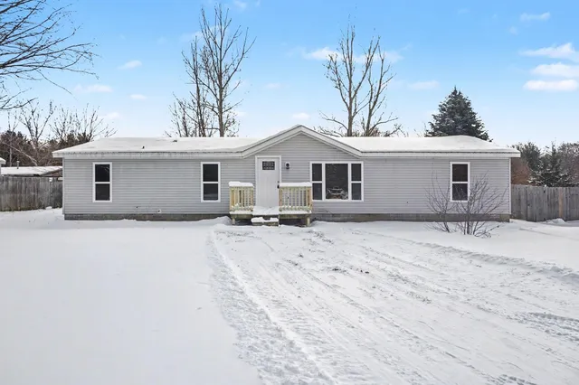 $249,900 | 5900 East 36th Street, White Cloud, MI 49349