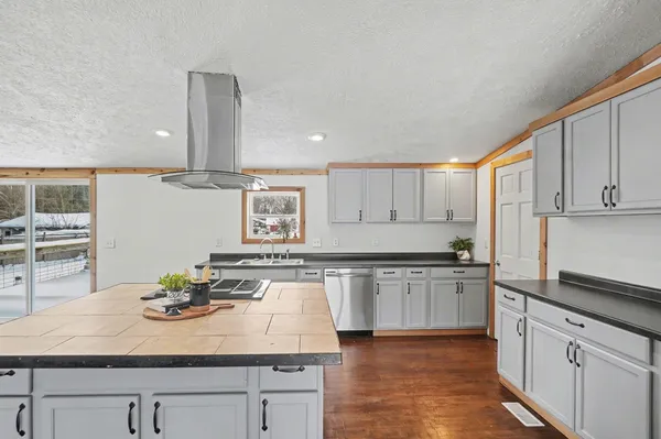 $249,900 | 5900 East 36th Street, White Cloud, MI 49349