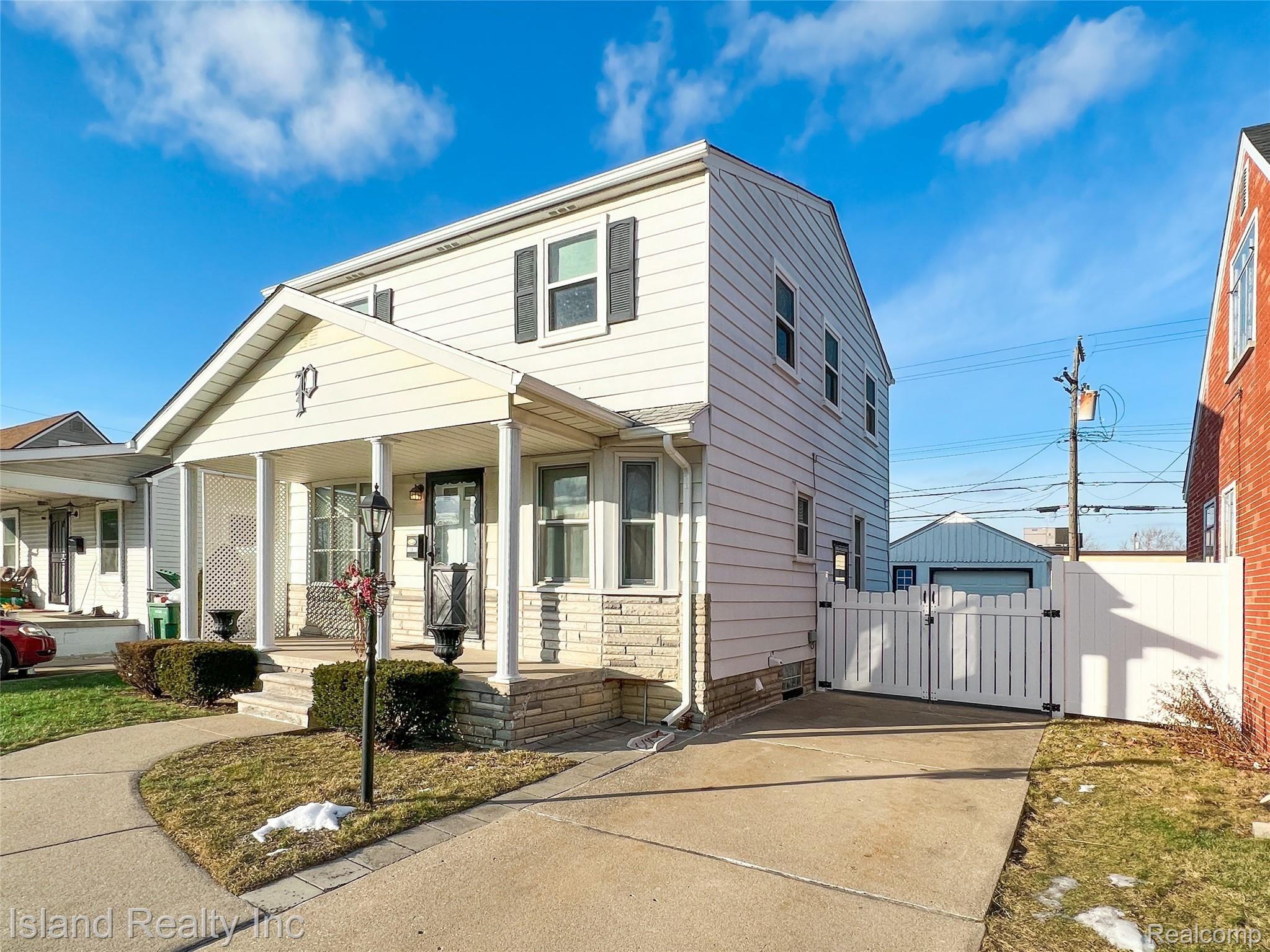 12972 Kerr Street Southgate, MI 48195 - Photo 28 of 28 12972 Kerr, Southgate (2 of 32).jpg