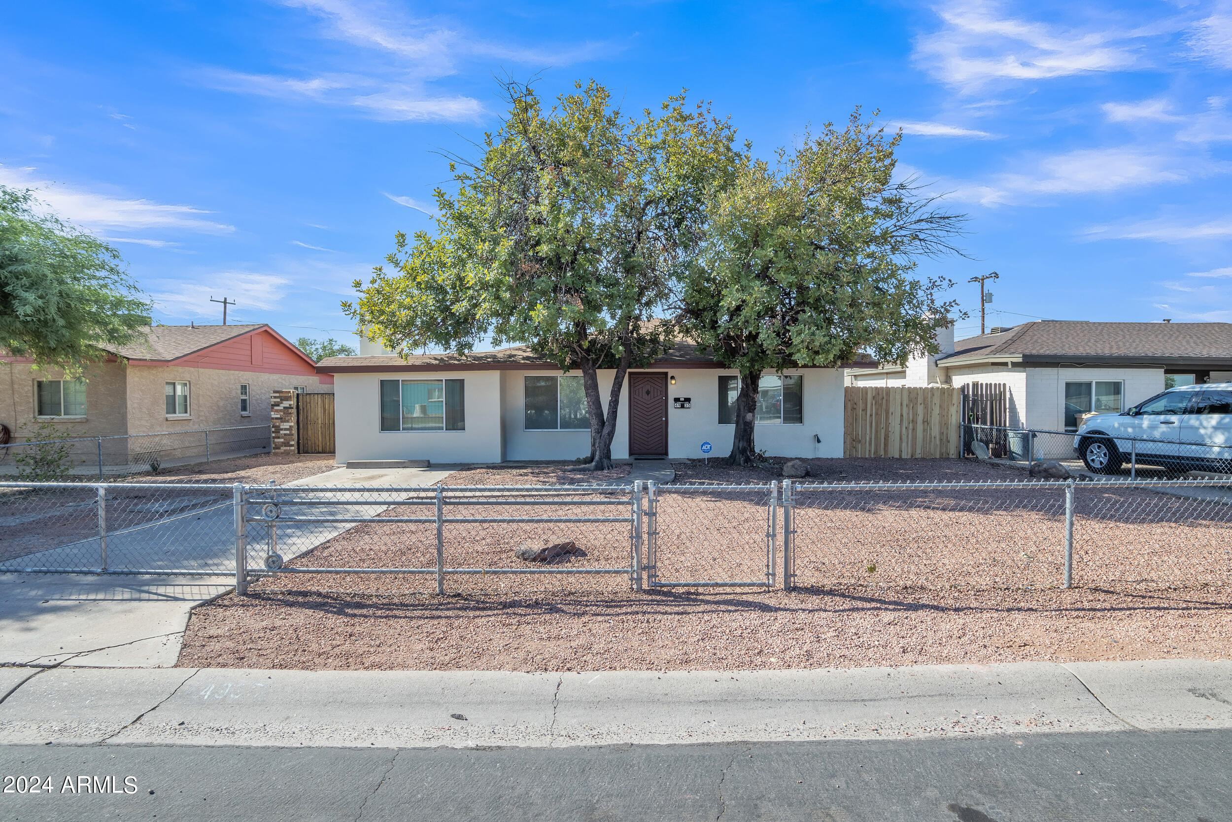 4935 West Lamar Road Glendale, AZ 85301 - Photo 3 of 30 1_001_a4m_gd
