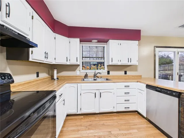 $225,000 | 110 Hardy Street, Knob Noster, MO 65336