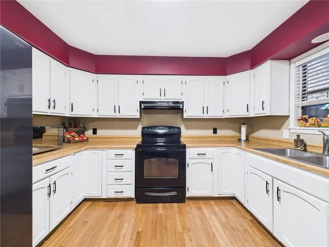 $225,000 | 110 Hardy Street, Knob Noster, MO 65336