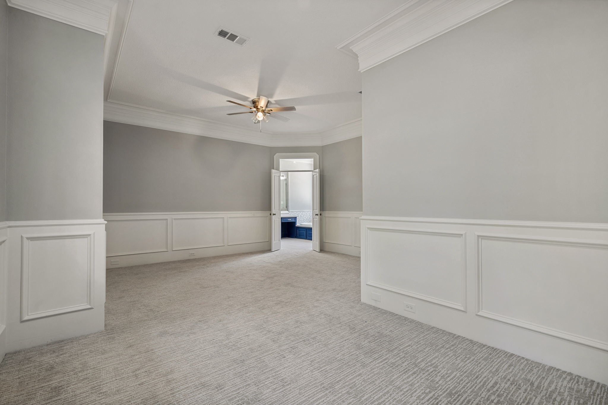 18489 Country Pl Drive Conroe, TX 77302 - Photo 18 of 50 a view of an empty room with a bathroom