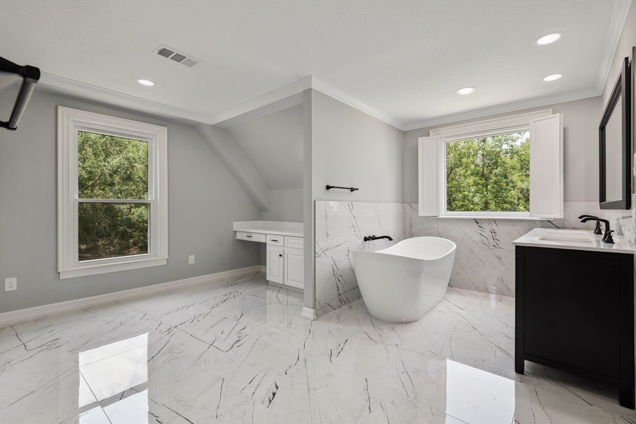 18489 Country Pl Drive Conroe, TX 77302 - Photo 27 of 50 a bathroom with a sink toilet mirror and window