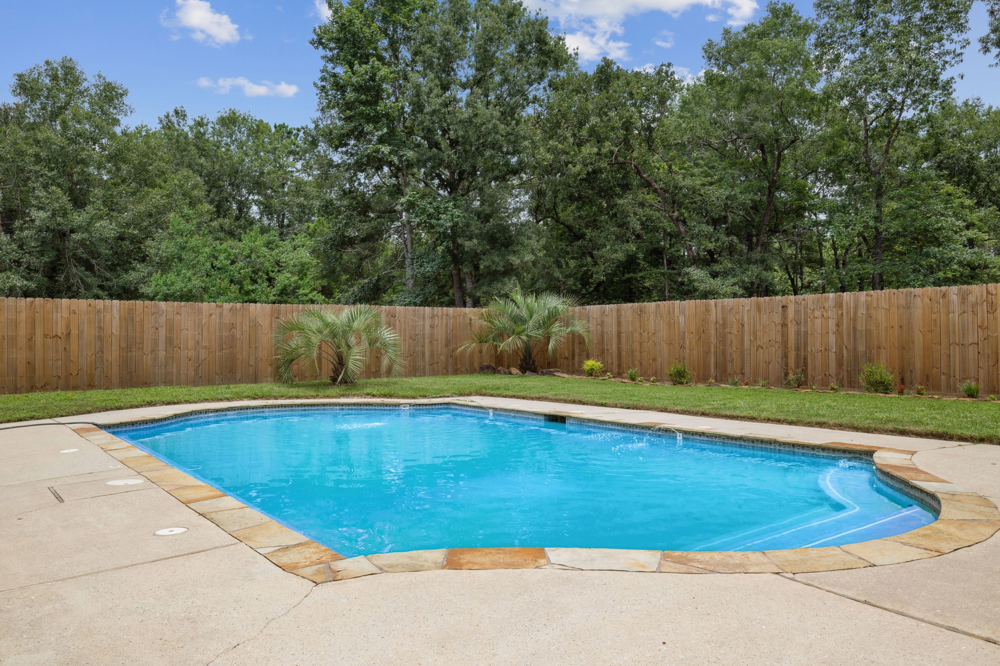 18489 Country Pl Drive Conroe, TX 77302 - Photo 48 of 50 a view of a swimming pool and deck