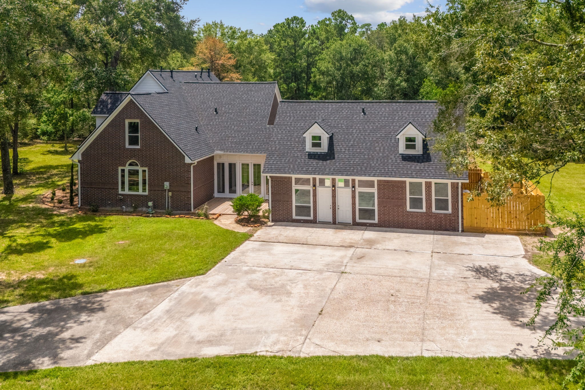 18489 Country Pl Drive Conroe, TX 77302 - Photo 5 of 50 a aerial view of a house with a yard and large trees