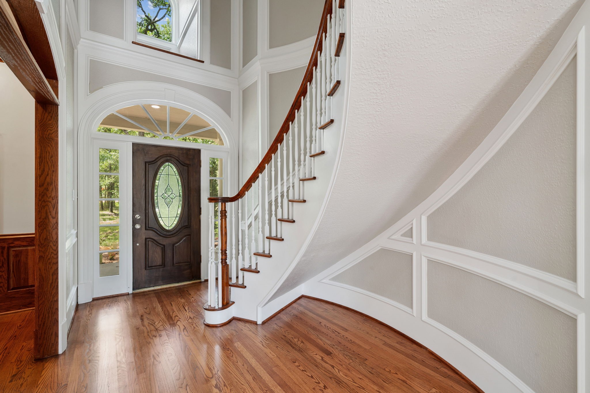 18489 Country Pl Drive Conroe, TX 77302 - Photo 7 of 50 a view of entryway with wooden floor and door