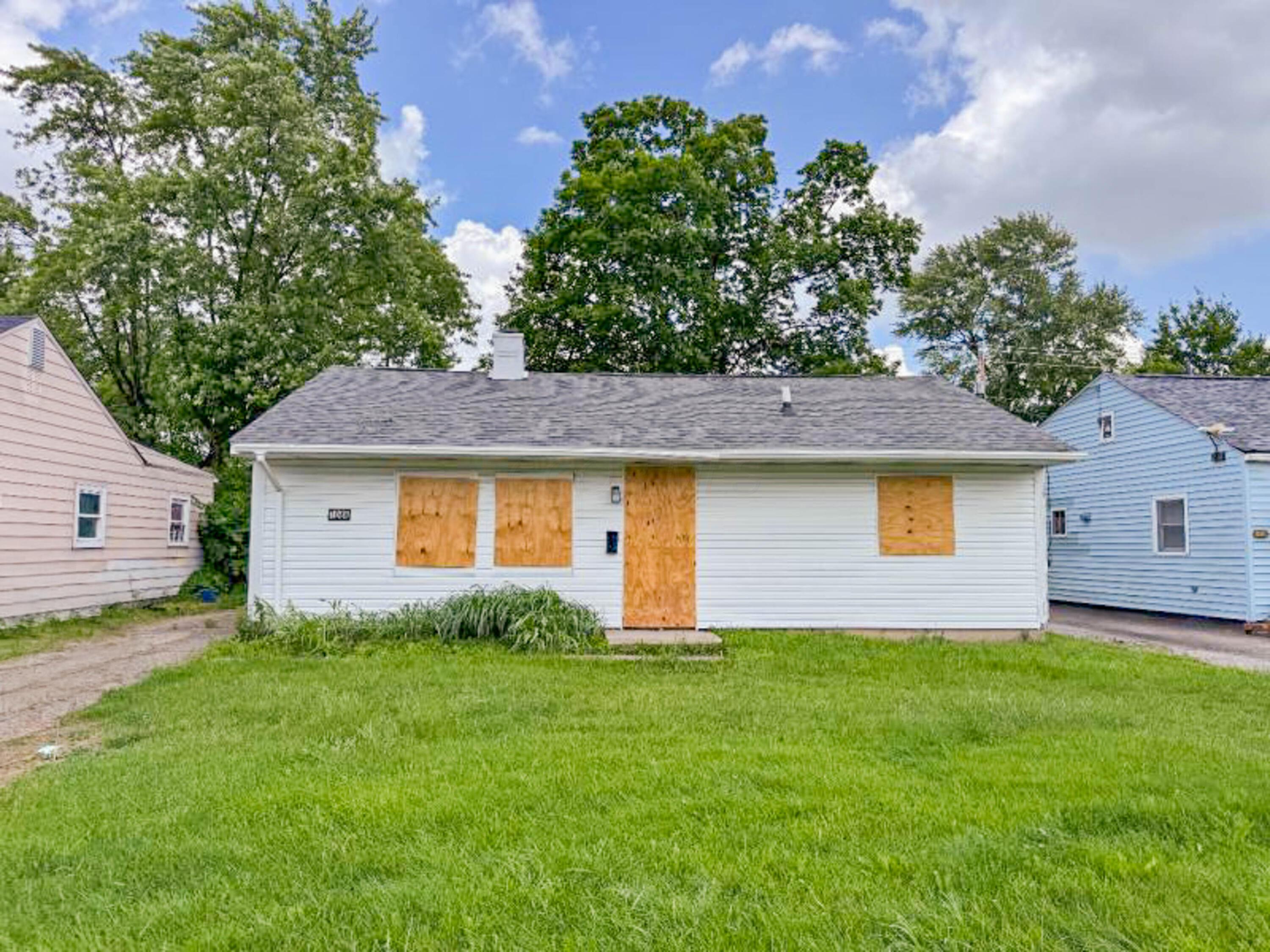 1048 South James Road Columbus, OH 43227 - Photo 1 of 24 1
