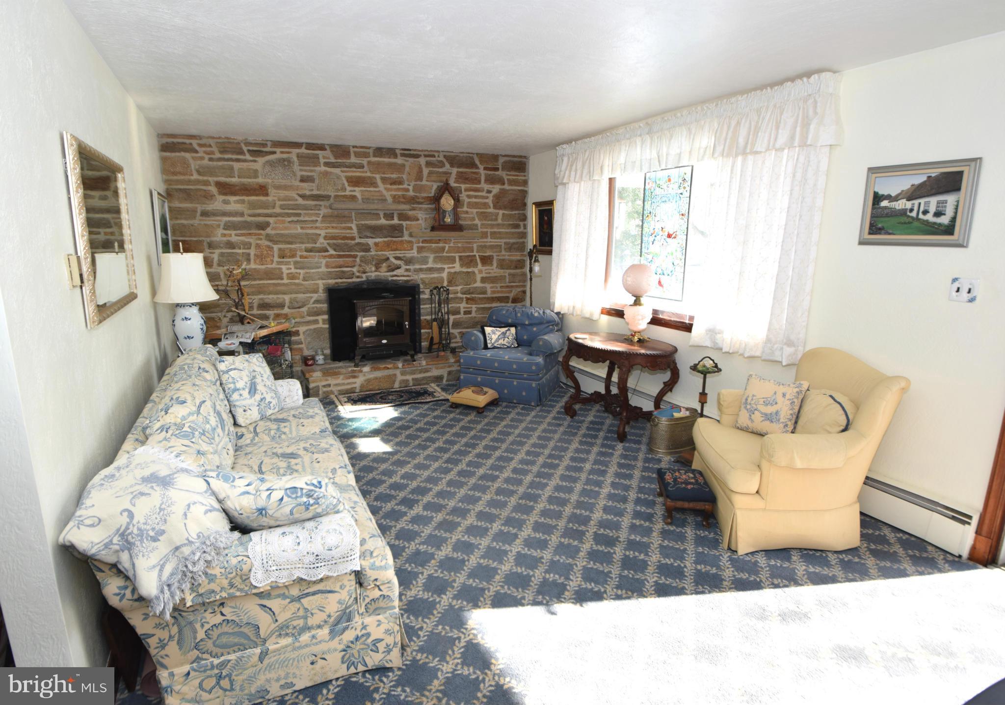 1417 Creswell Road Aberdeen, MD 21001 - Photo 3 of 27 Living Room
