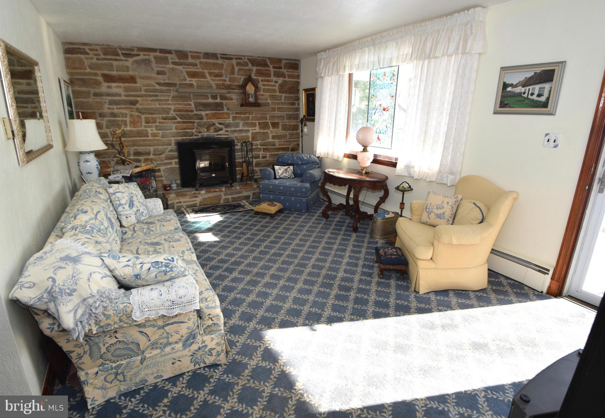 1417 Creswell Road Aberdeen, MD 21001 - Photo 4 of 27 Living Room