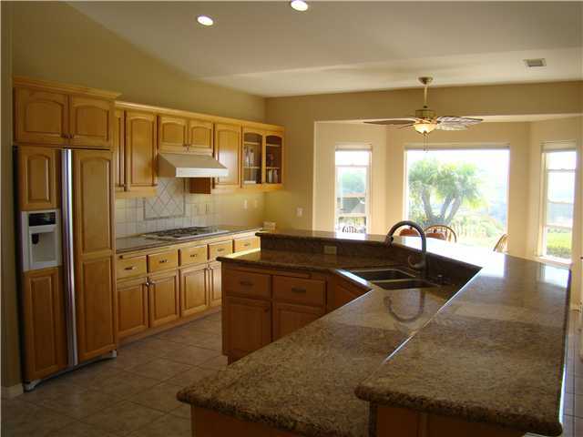 3083 Dos Lomas Fallbrook, CA 92028 - Photo 5 of 16 This huge granite kitchen counter allows seating for up to 10 people!