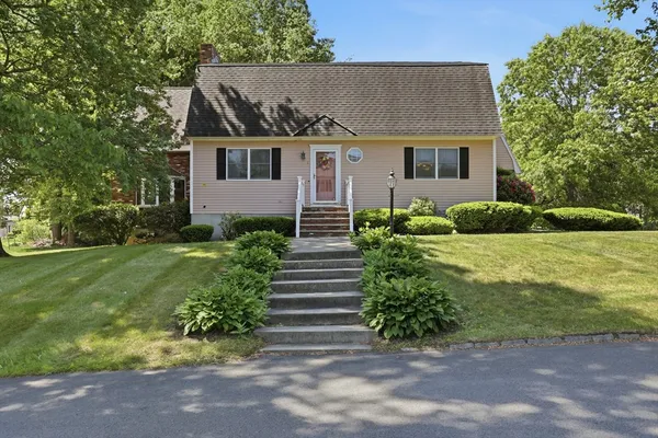 $769,000 | 1 Alderbrook Lane, Methuen, MA 01844