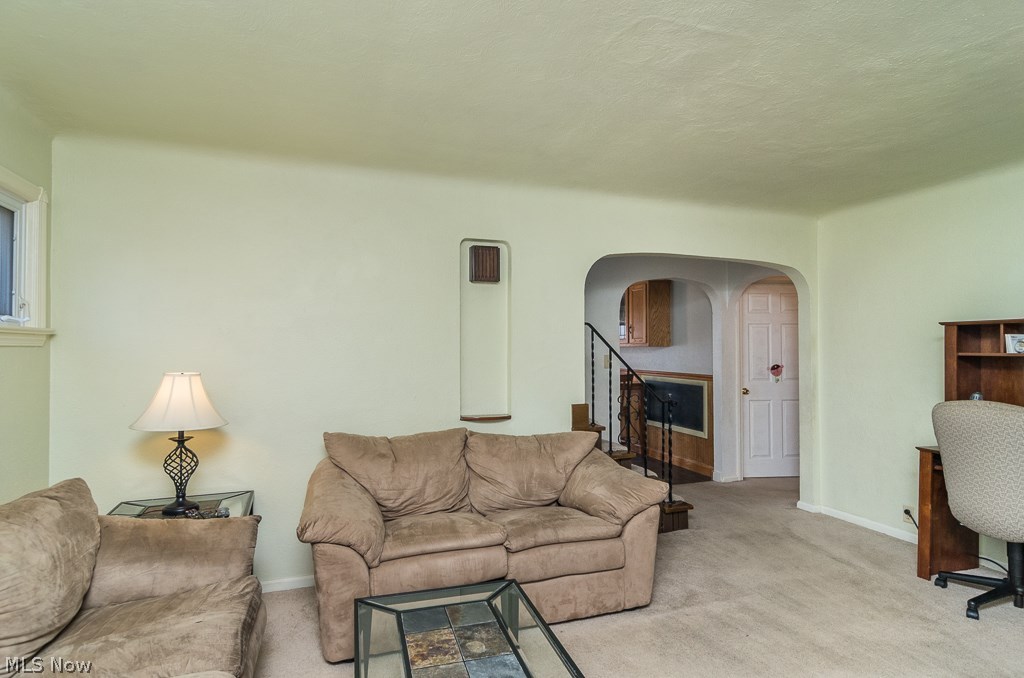9215 Snow Road Cleveland, OH 44130 - Photo 3 of 26
